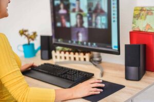 15 virtual meetings tips to keep your team members engaged