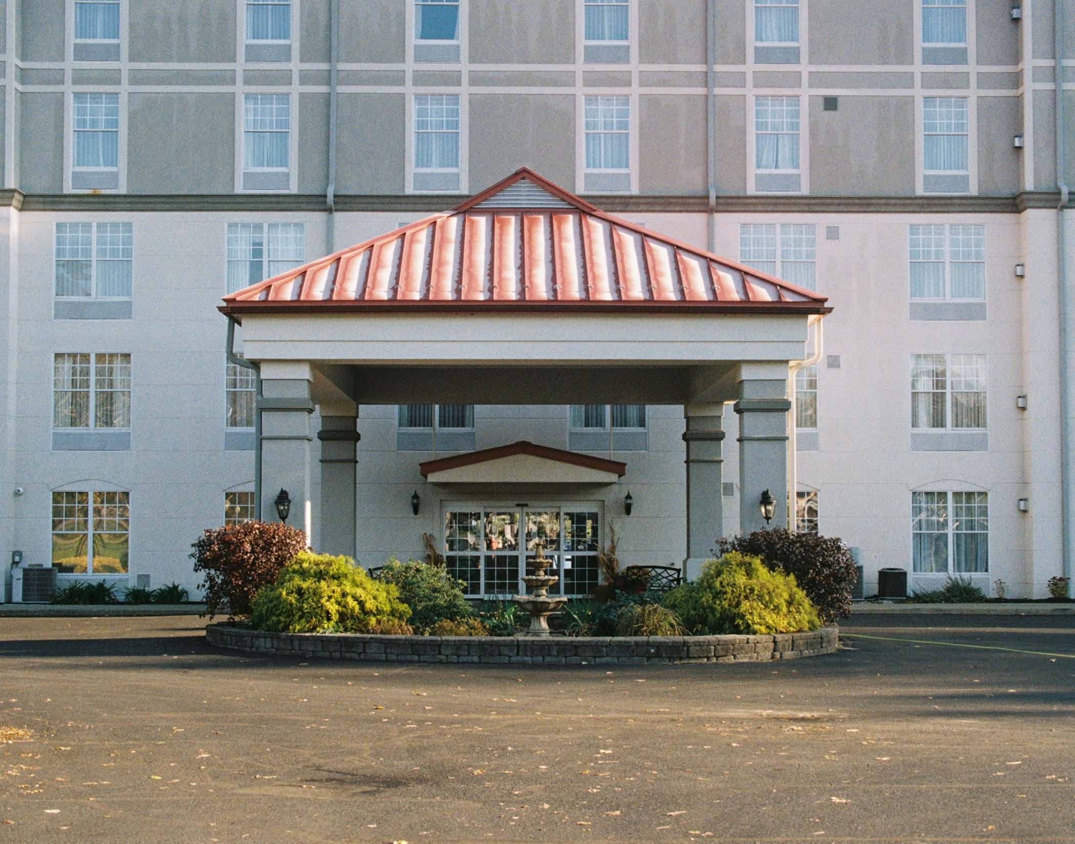 Hotel entrance canopy and drive