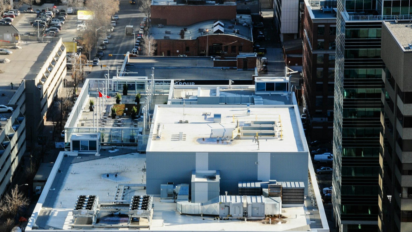 Commercial building with a white membrane roof and rooftop HVAC units